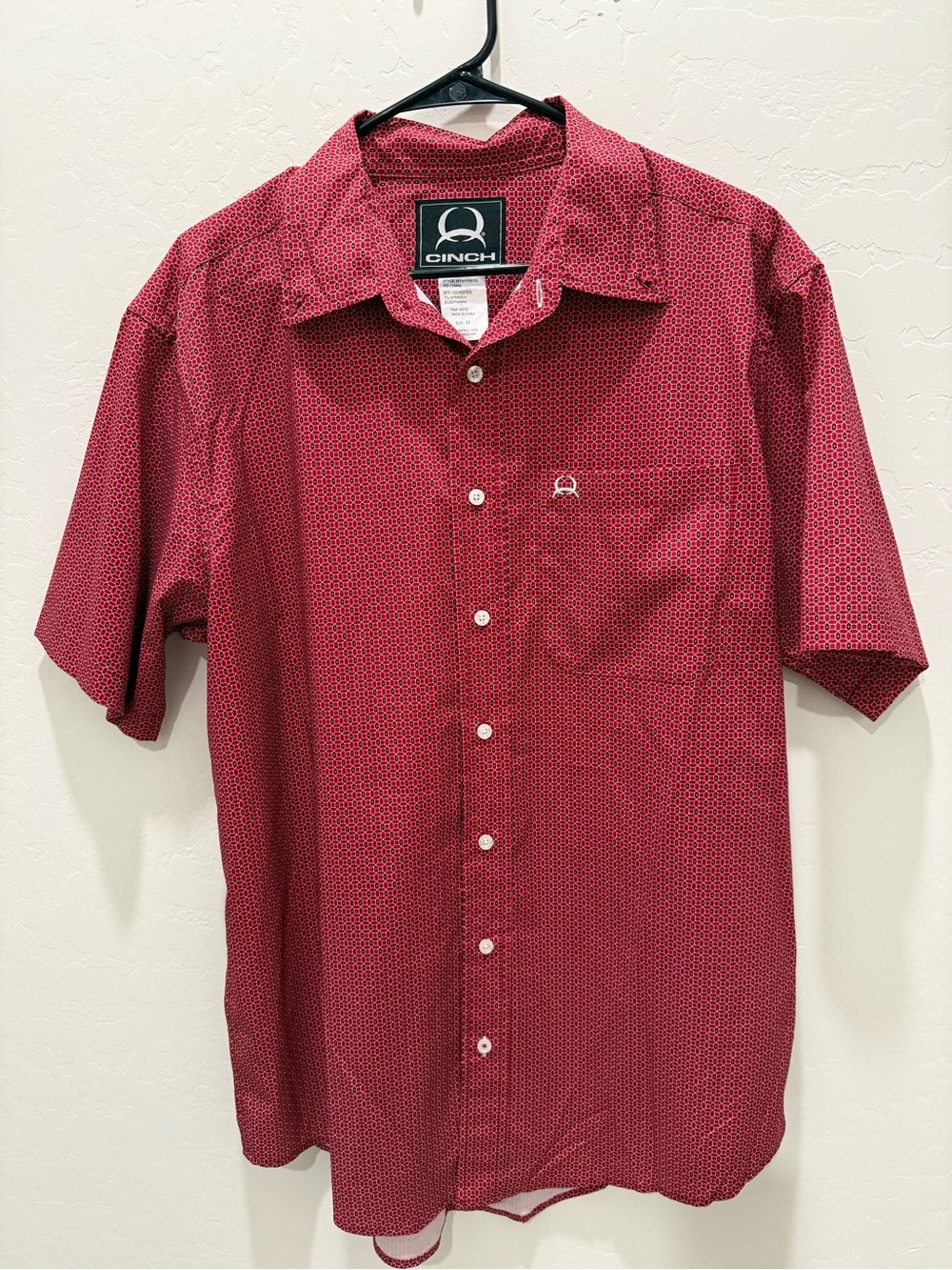 Cinch Men's Red Short-Sleeve Button Down Shirt with Micro Pattern